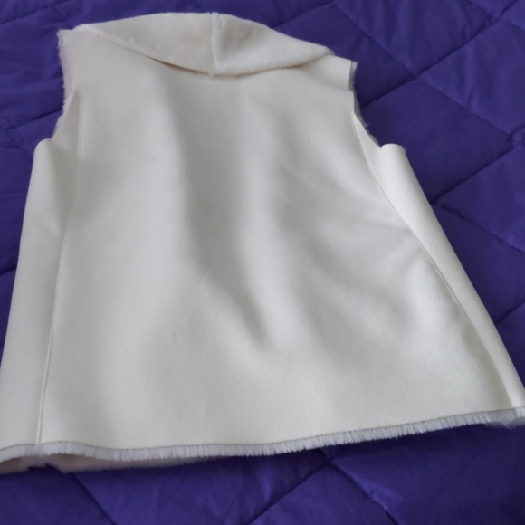 Lauren Faux Fur Vest - Picture 5 of 6